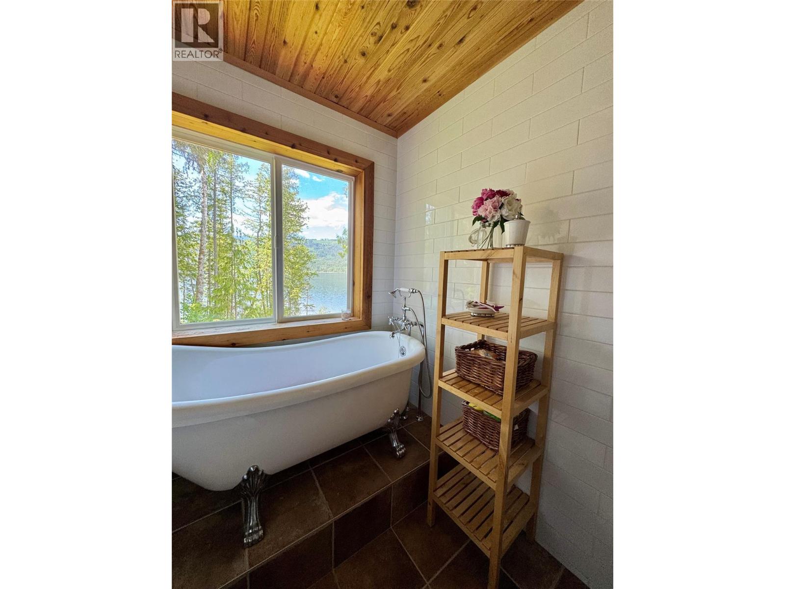 Lot 4 Pete Martin Bay, Sicamous