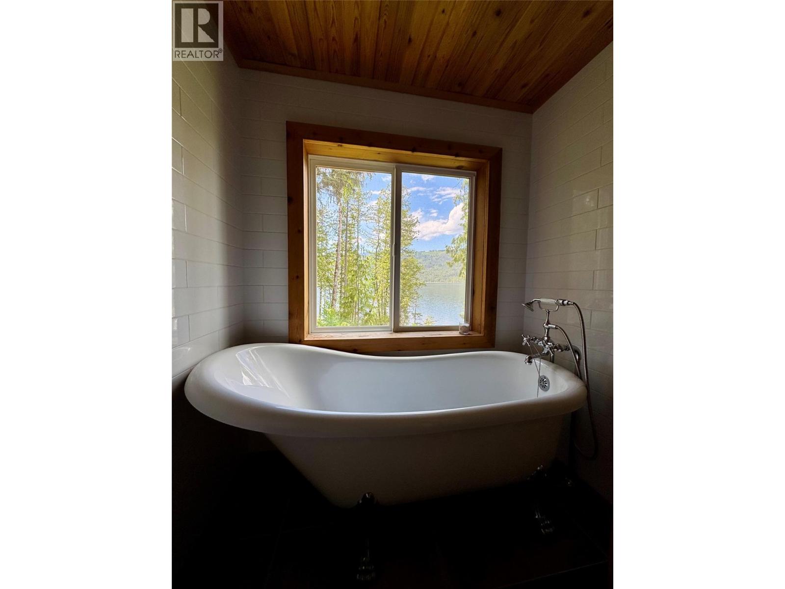 Lot 4 Pete Martin Bay, Sicamous