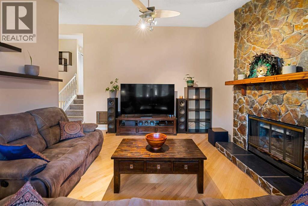 Photo 23 of 51 Bearberry Bay Nw, Calgary AB