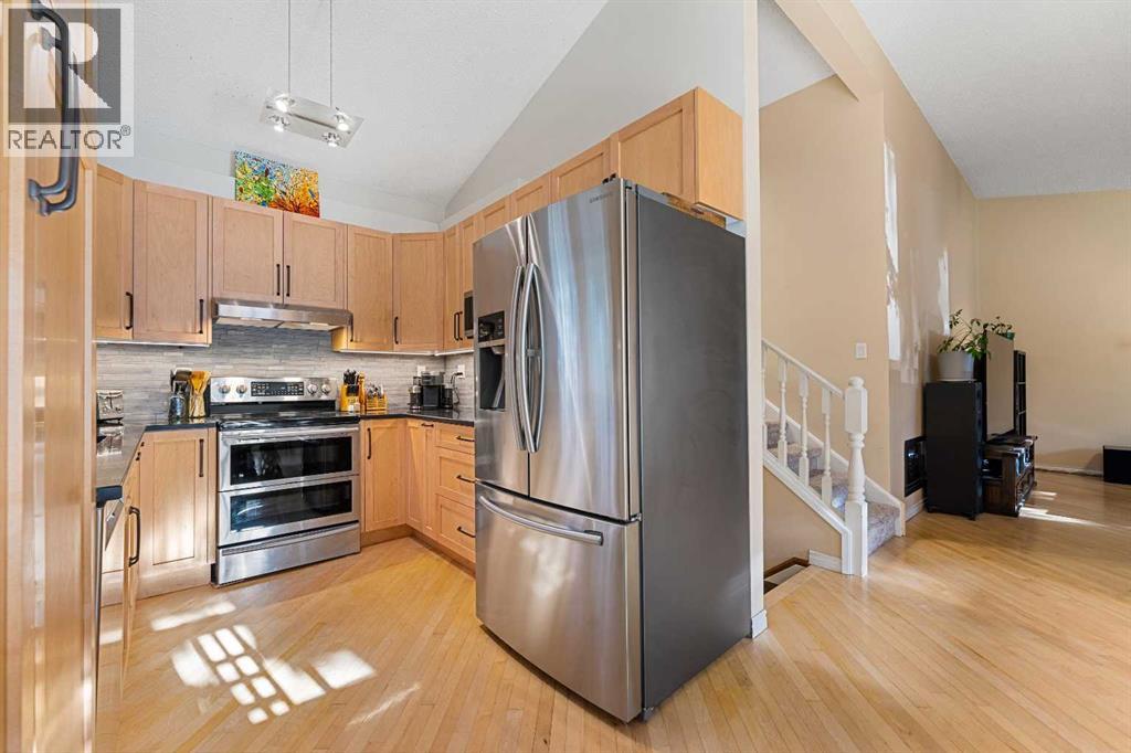 Photo 13 of 51 Bearberry Bay Nw, Calgary AB