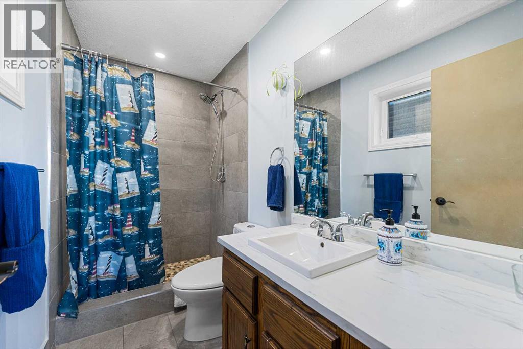 Photo 30 of 51 Bearberry Bay Nw, Calgary AB