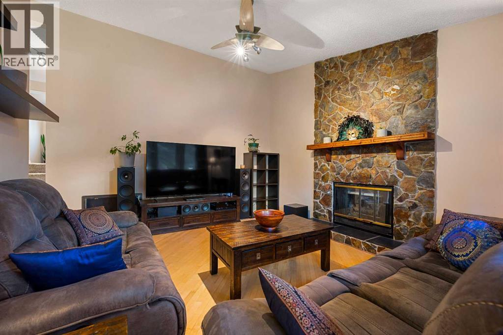 Photo 22 of 51 Bearberry Bay Nw, Calgary AB