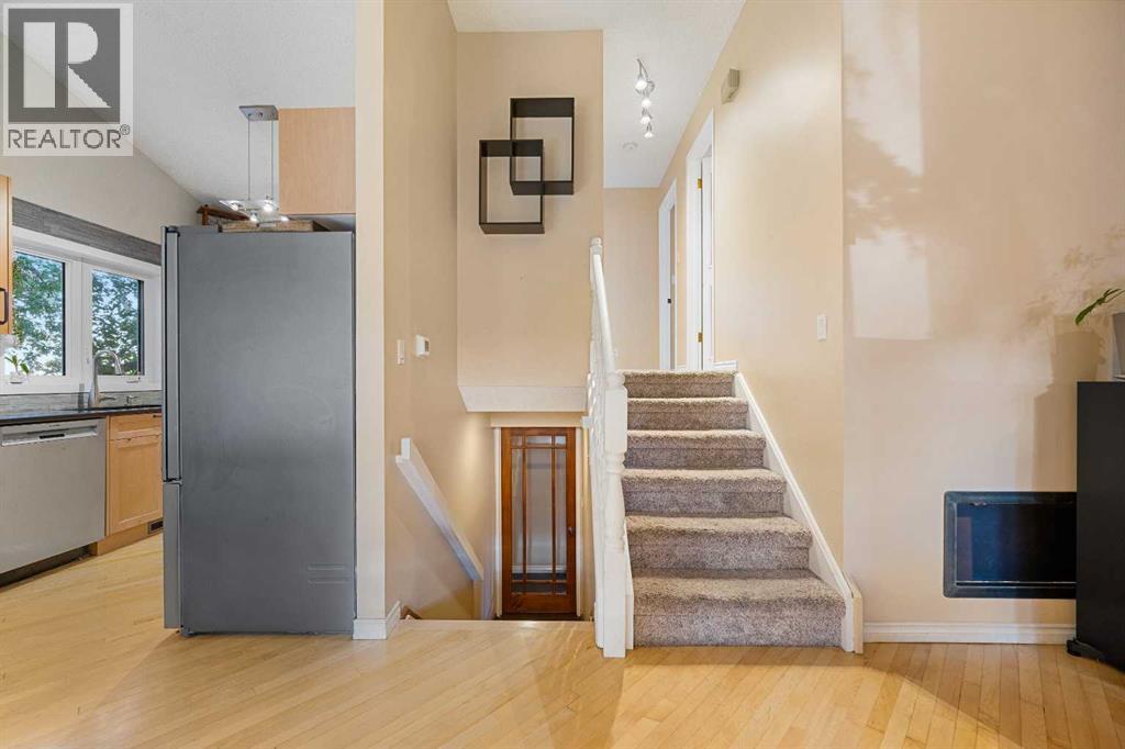 Photo 7 of 51 Bearberry Bay Nw, Calgary AB