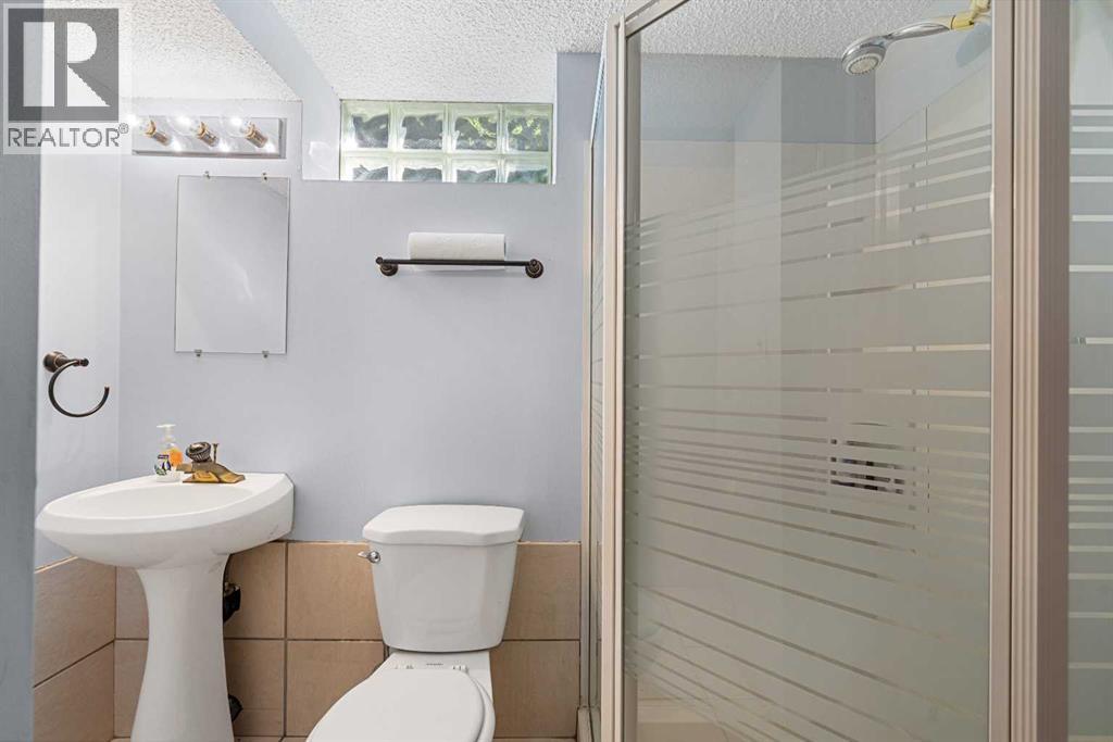Photo 33 of 51 Bearberry Bay Nw, Calgary AB