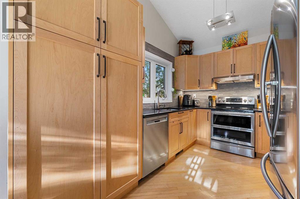 Photo 16 of 51 Bearberry Bay Nw, Calgary AB