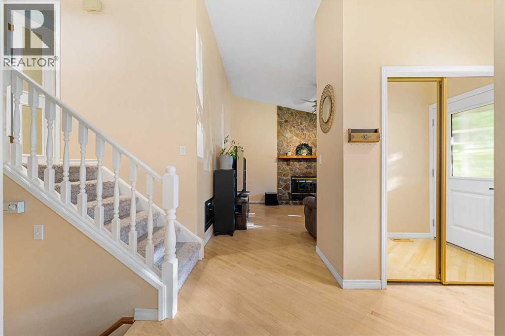 Photo 6 of 51 Bearberry Bay Nw, Calgary AB