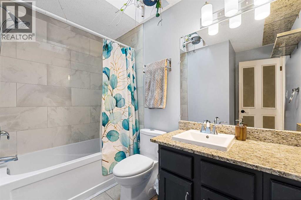 Photo 31 of 51 Bearberry Bay Nw, Calgary AB