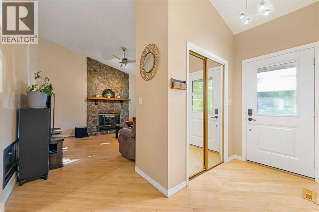 Photo 5 of 51 Bearberry Bay Nw, Calgary AB