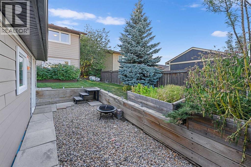 Photo 43 of 51 Bearberry Bay Nw, Calgary AB