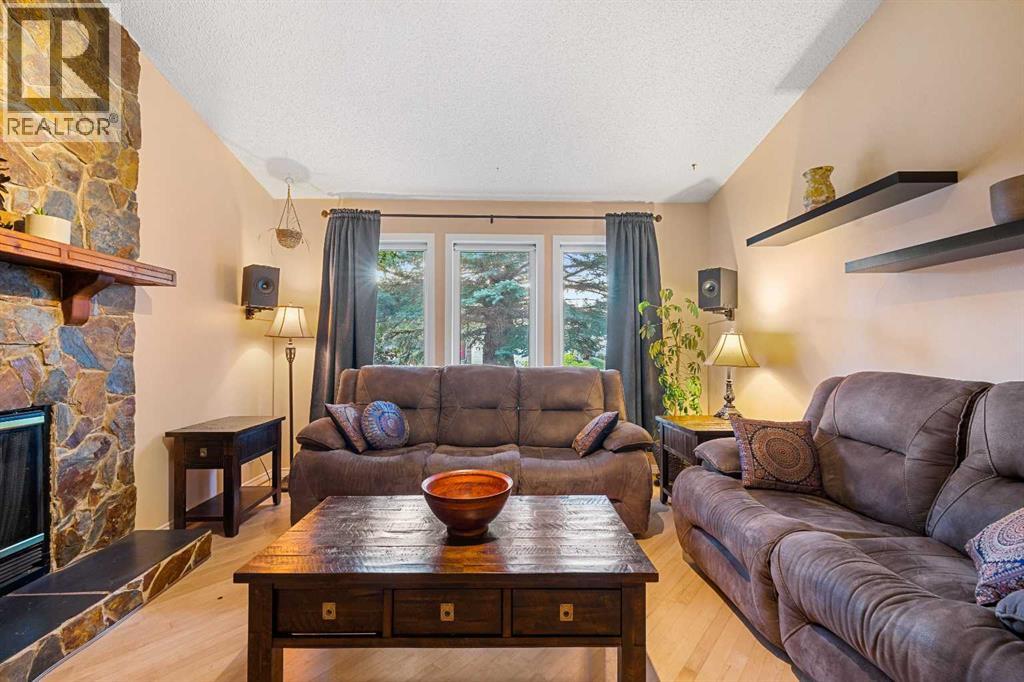 Photo 21 of 51 Bearberry Bay Nw, Calgary AB