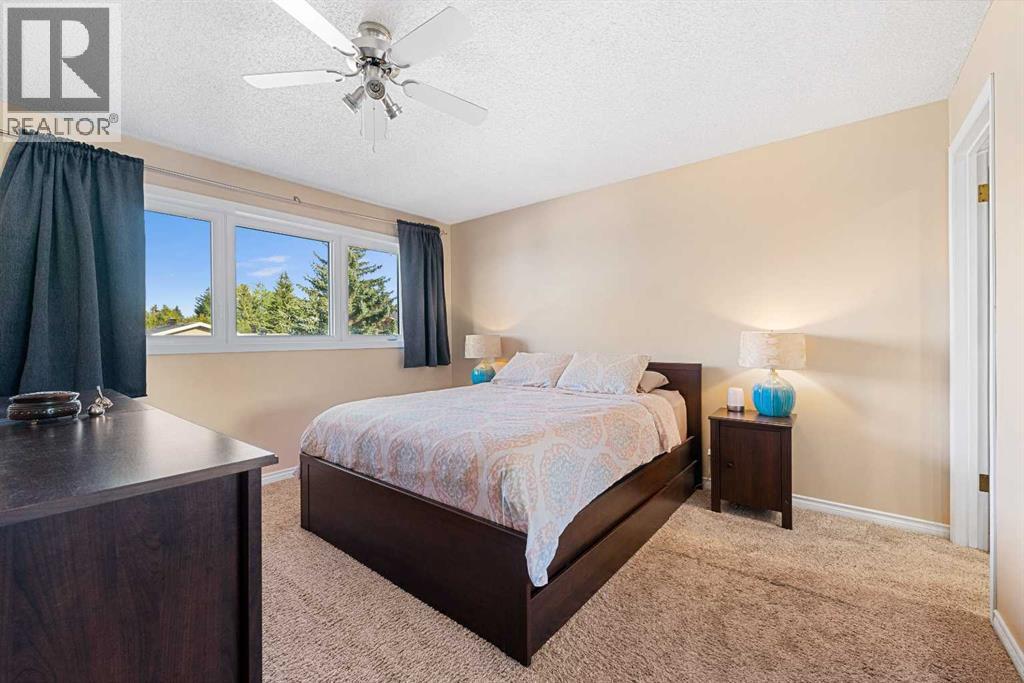 Photo 27 of 51 Bearberry Bay Nw, Calgary AB