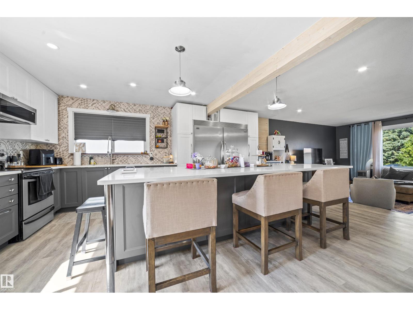 Photo 10 of 4611 16 A Av Nw, Edmonton AB