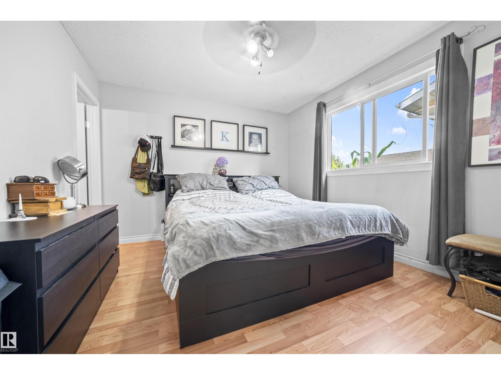 Photo 12 of 4611 16 A Av Nw, Edmonton AB
