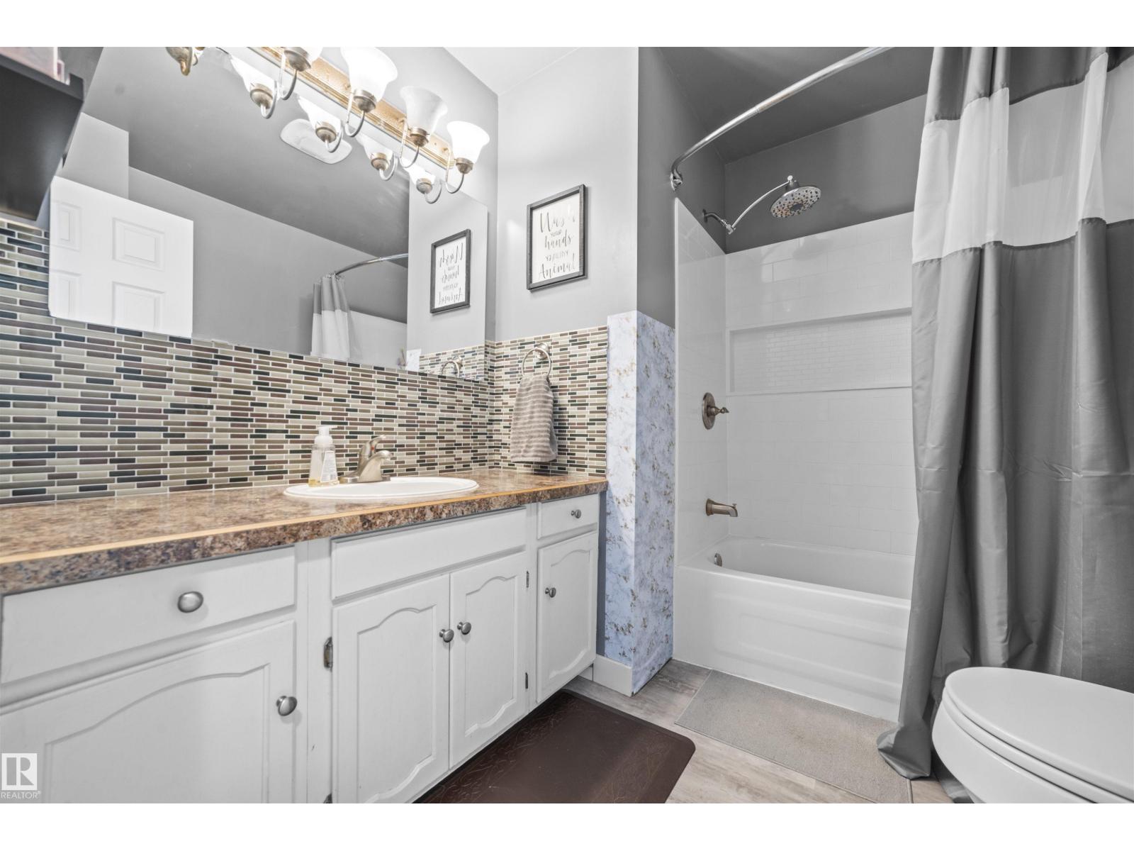 Photo 13 of 4611 16 A Av Nw, Edmonton AB