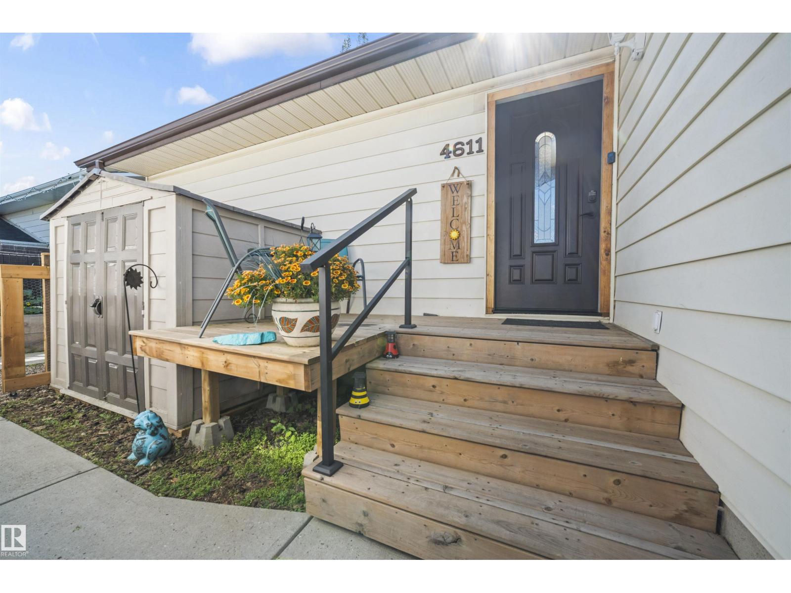 Photo 23 of 4611 16 A Av Nw, Edmonton AB