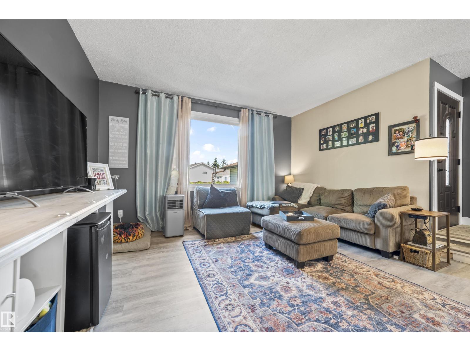 Photo 4 of 4611 16 A Av Nw, Edmonton AB