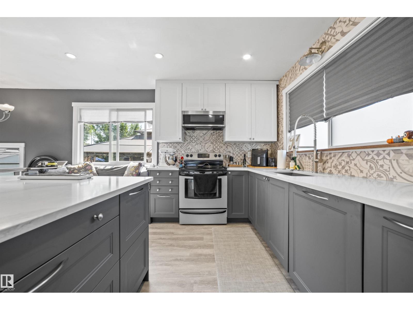 Photo 7 of 4611 16 A Av Nw, Edmonton AB