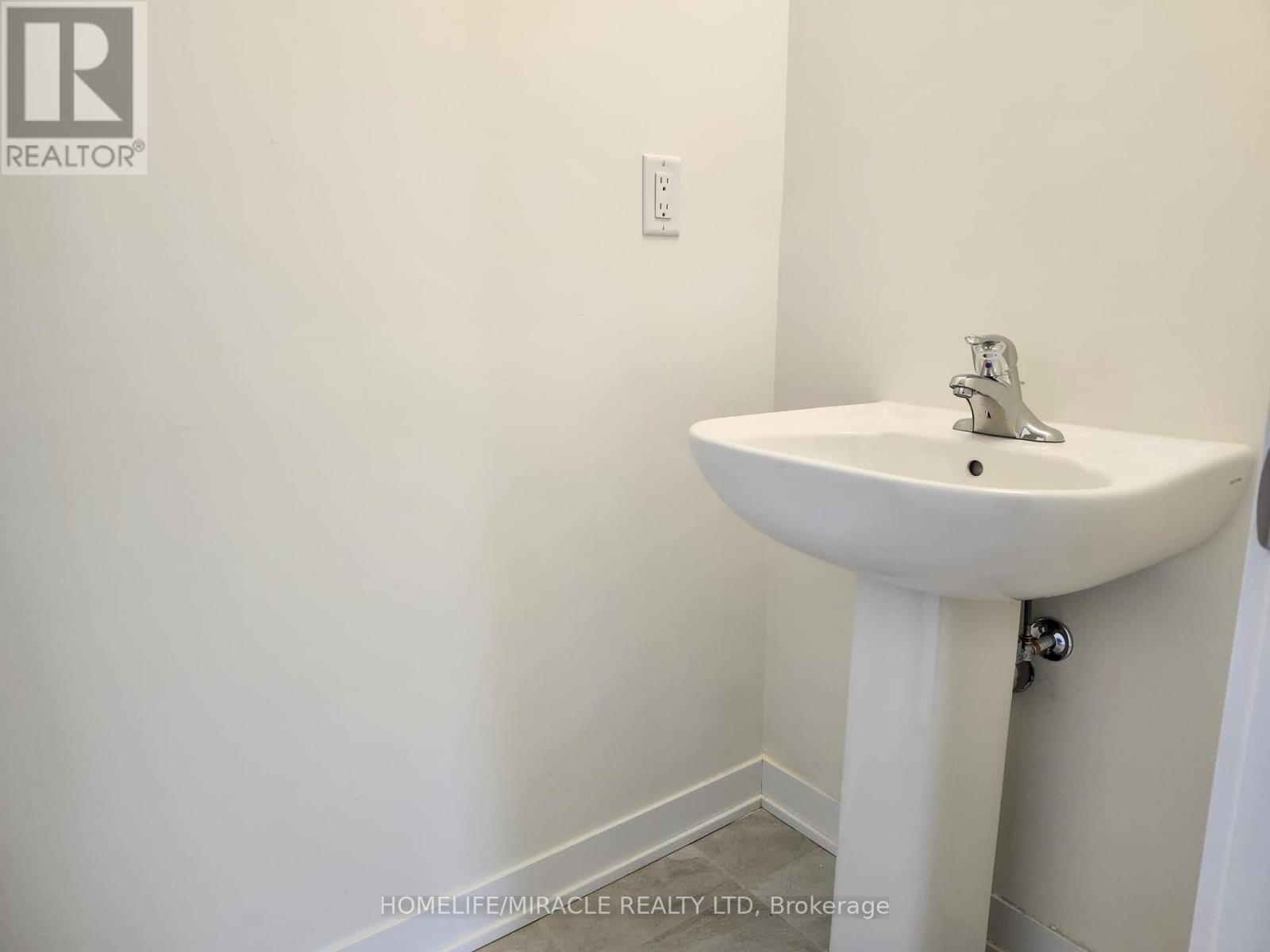 Photo 11 of 1302 1695 Dersan Street, Pickering ON