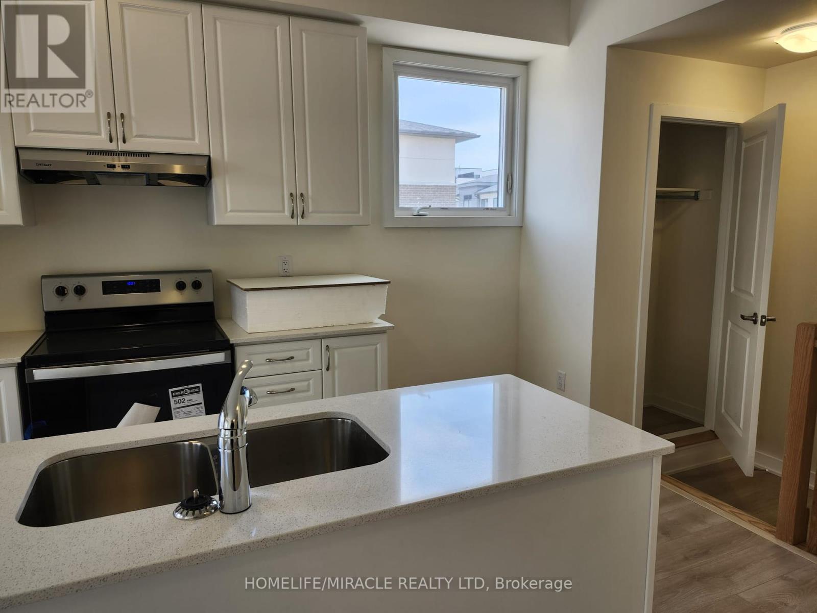 Photo 5 of 1302 1695 Dersan Street, Pickering ON