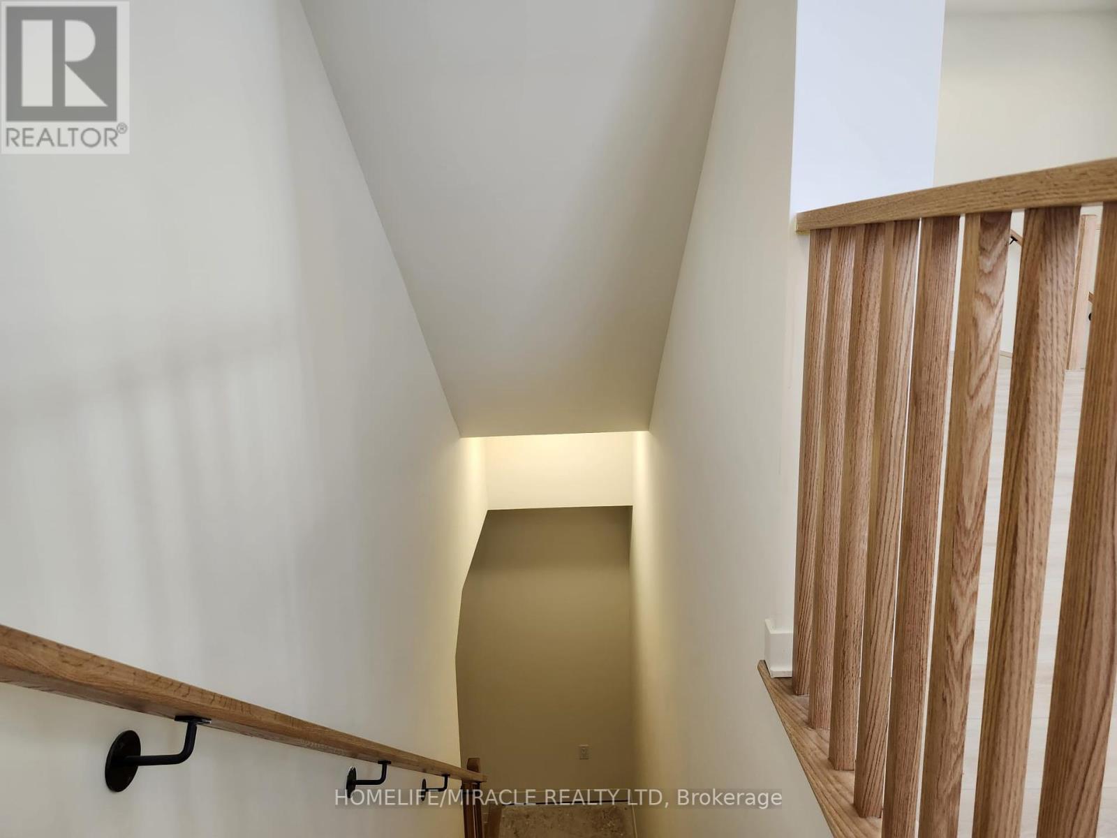 Photo 7 of 1302 1695 Dersan Street, Pickering ON