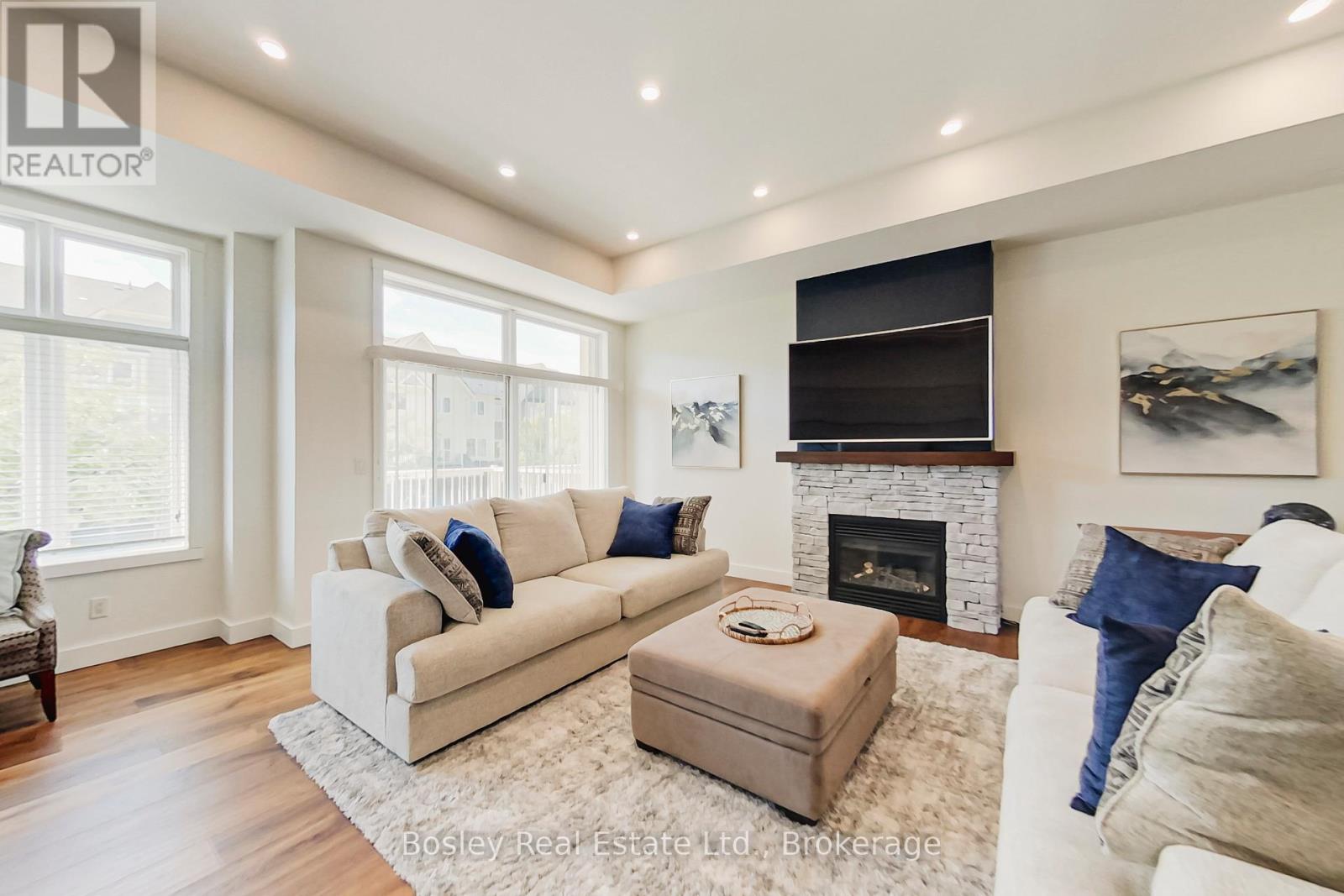 Photo 13 of 8 104 Farmgate Road, Blue Mountains ON