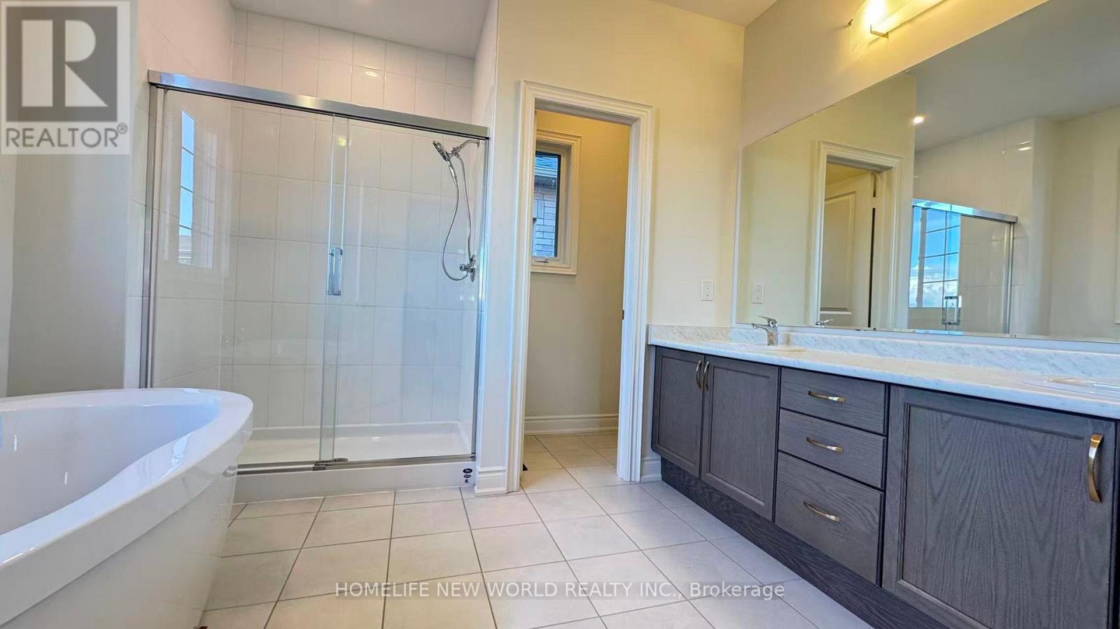 Photo 13 of 1 Monticola Avenue, Richmond Hill ON