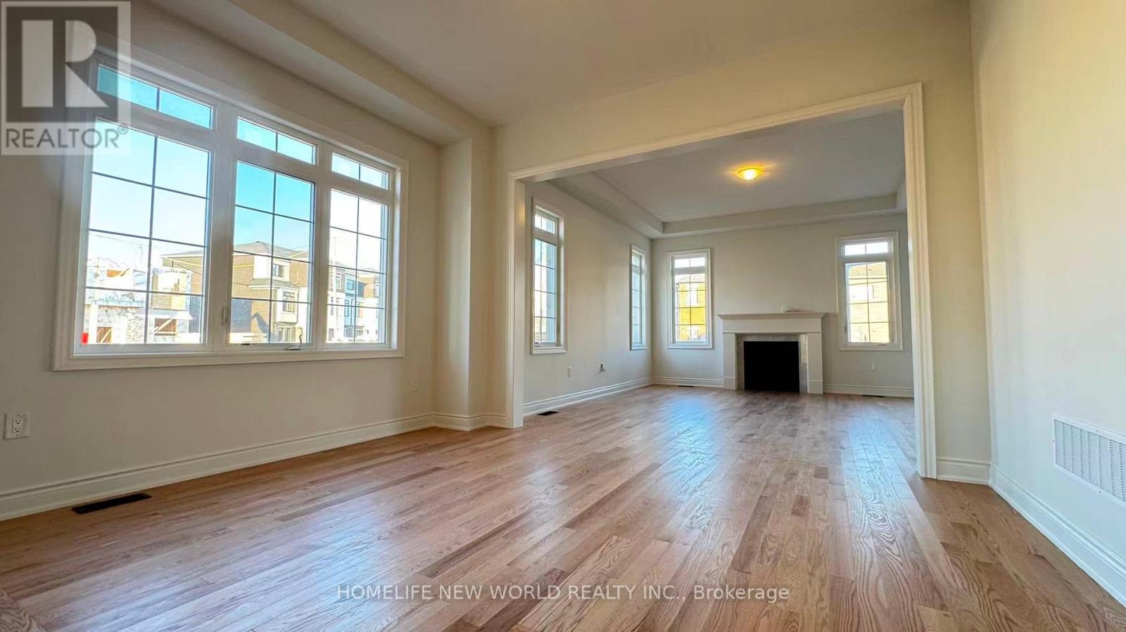 Photo 5 of 1 Monticola Avenue, Richmond Hill ON
