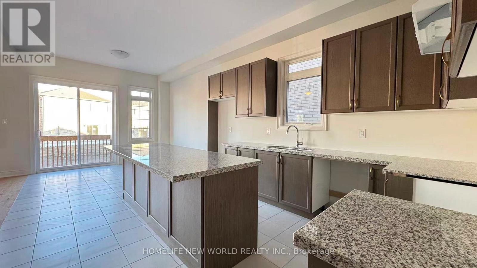 Photo 7 of 1 Monticola Avenue, Richmond Hill ON