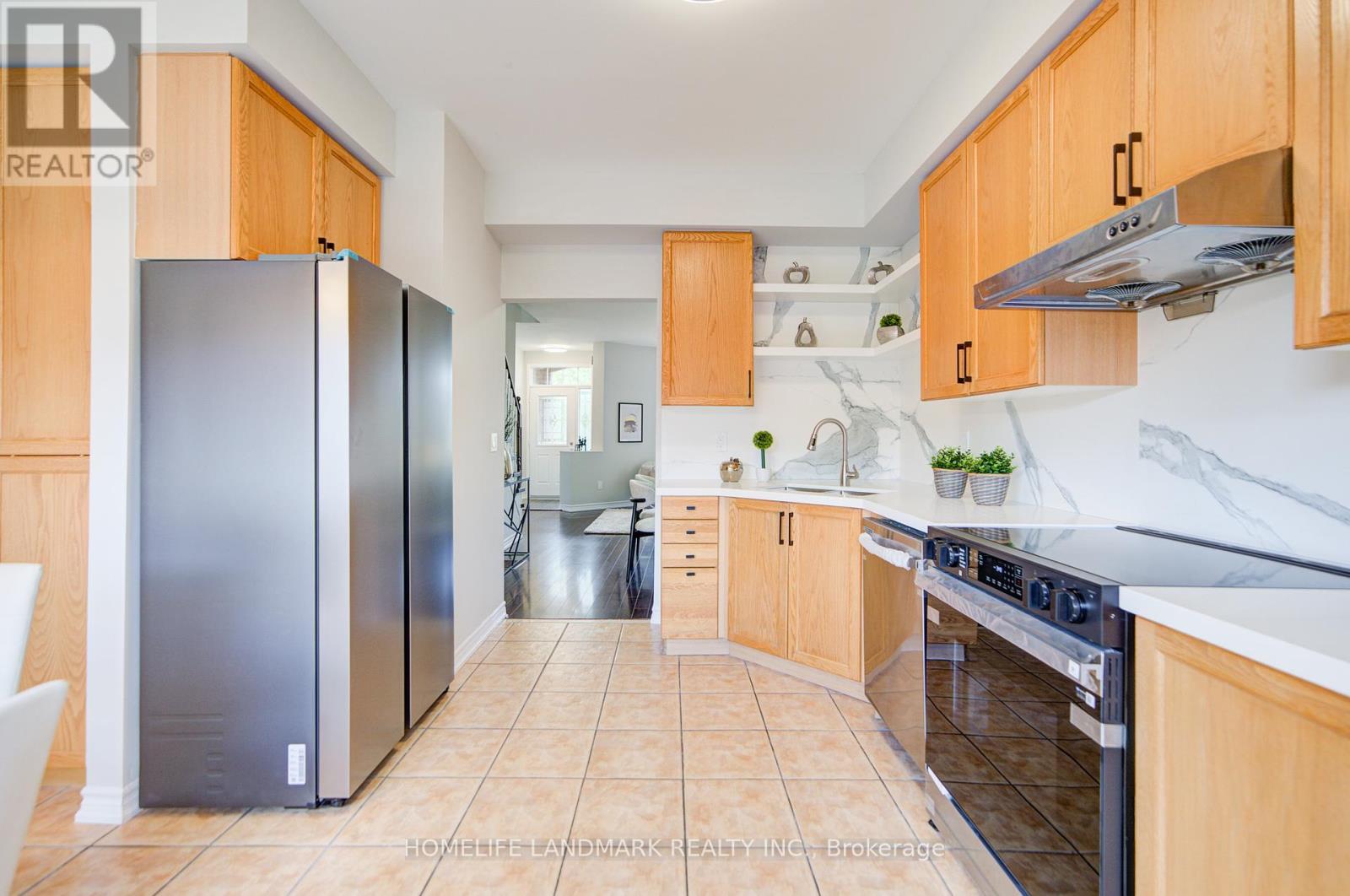 Photo 15 of 27 Bur Oak Avenue, Markham ON