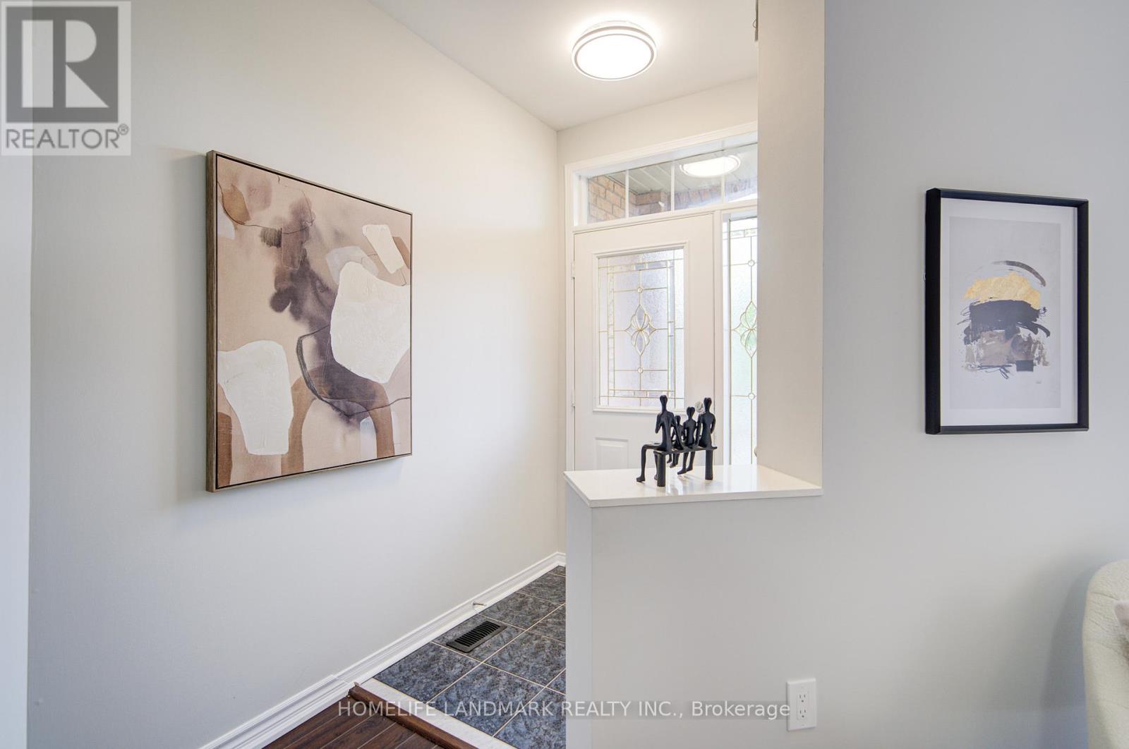 Photo 2 of 27 Bur Oak Avenue, Markham ON