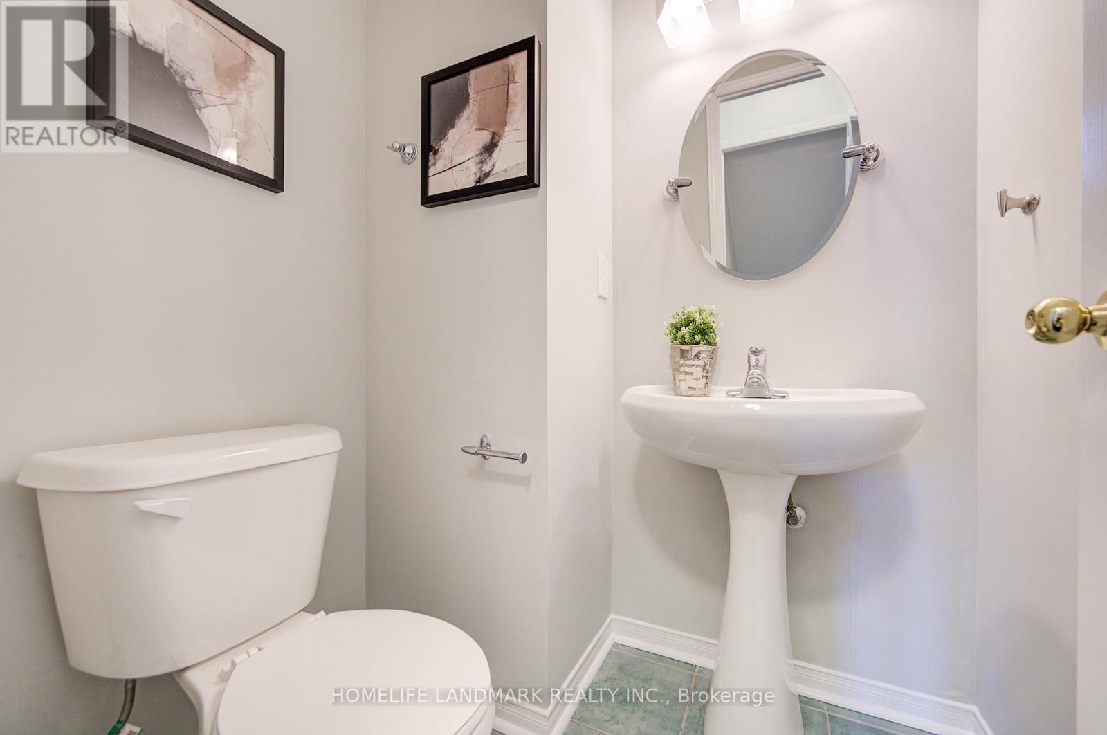 Photo 23 of 27 Bur Oak Avenue, Markham ON