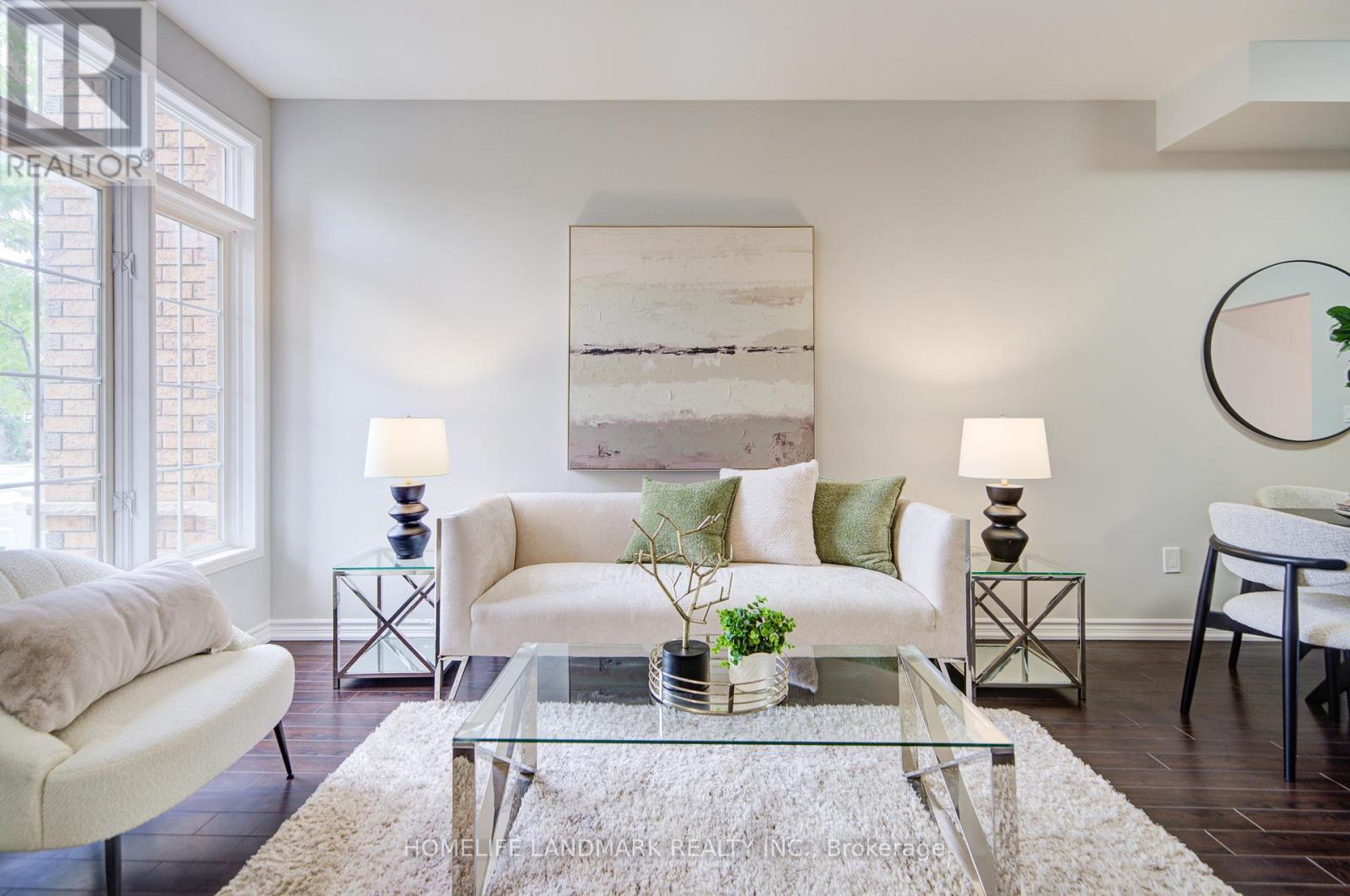 Photo 3 of 27 Bur Oak Avenue, Markham ON