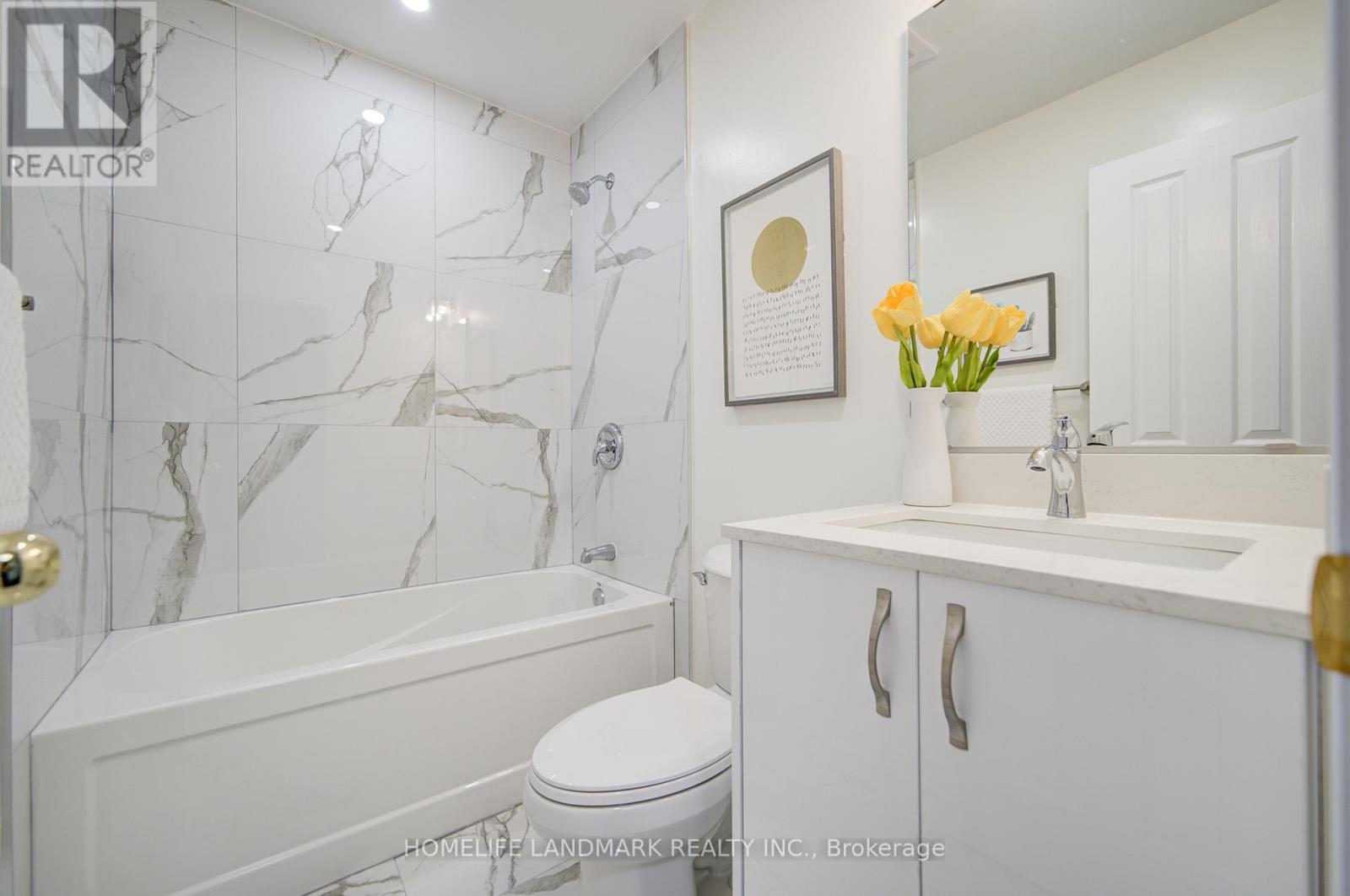 Photo 32 of 27 Bur Oak Avenue, Markham ON