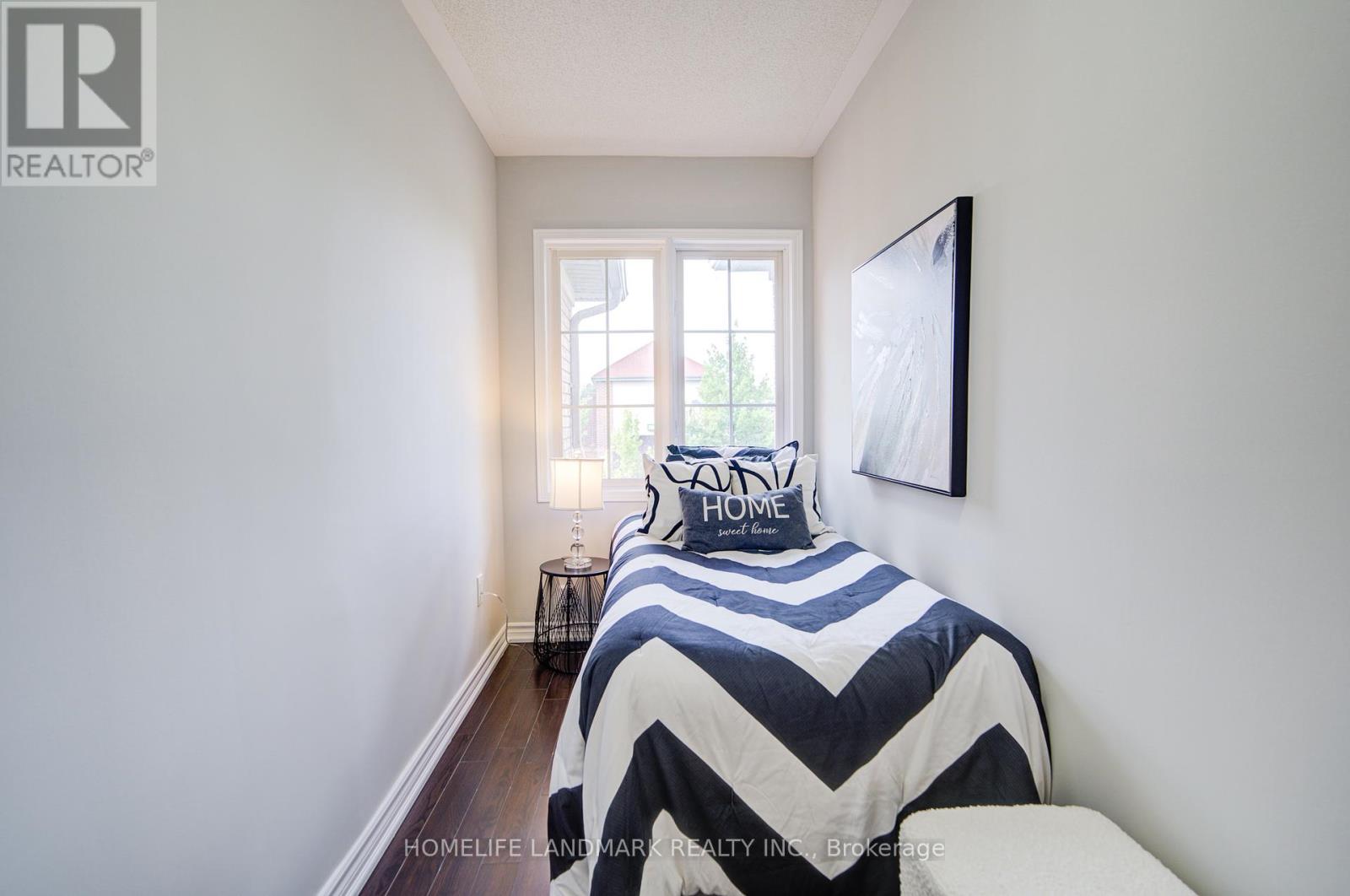 Photo 35 of 27 Bur Oak Avenue, Markham ON