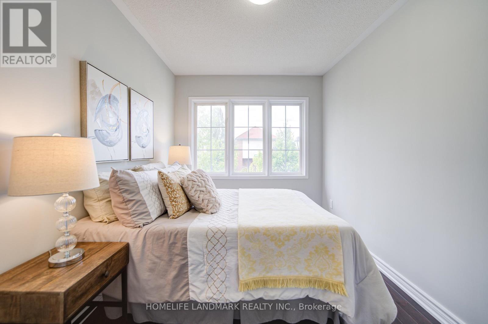 Photo 36 of 27 Bur Oak Avenue, Markham ON