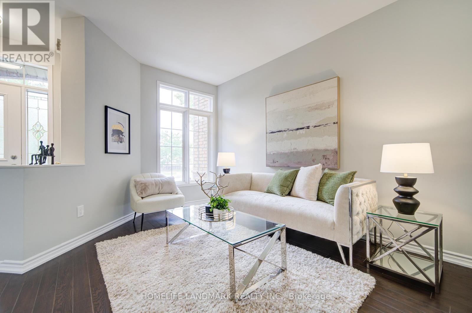 Photo 4 of 27 Bur Oak Avenue, Markham ON