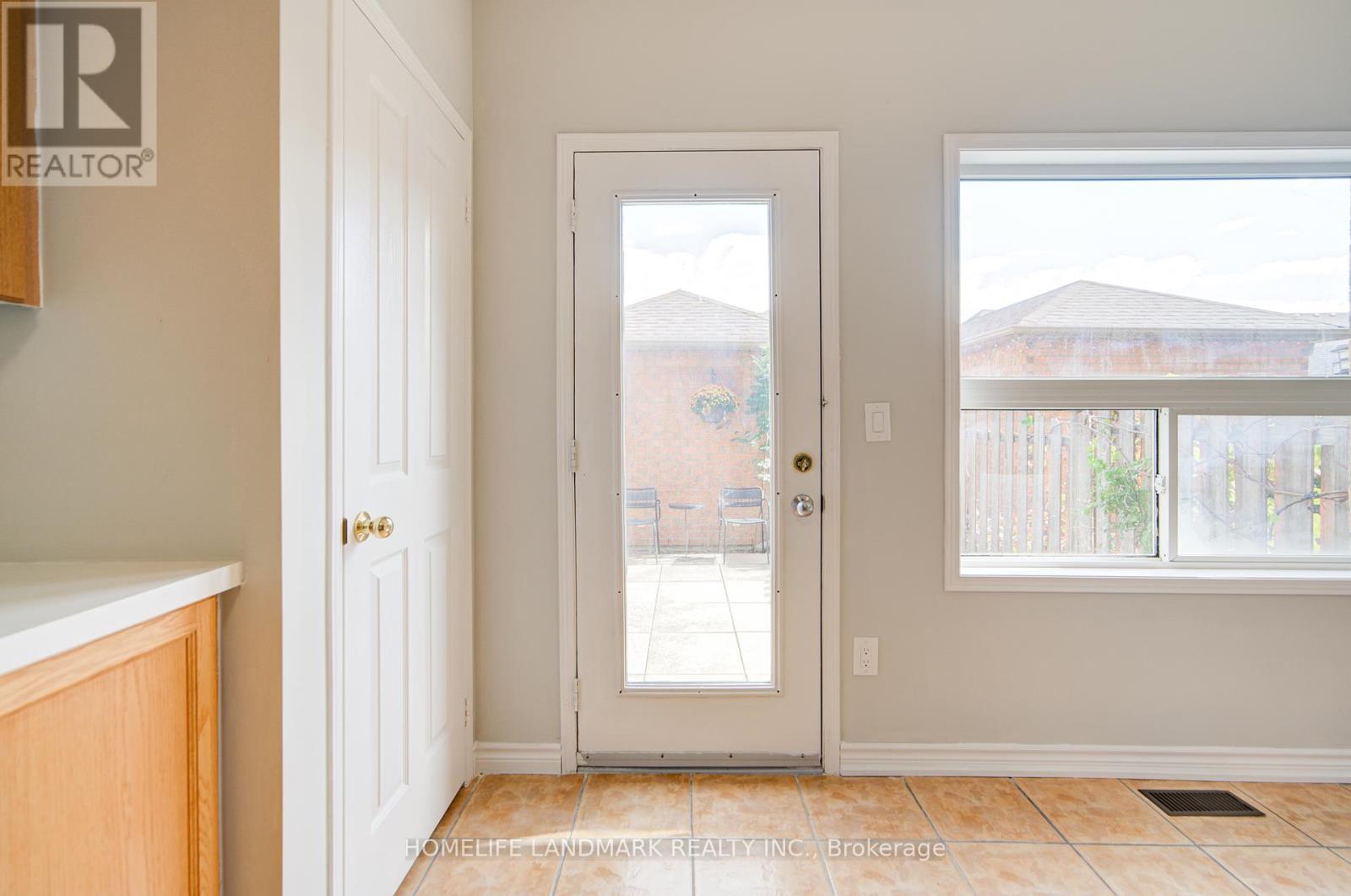 Photo 40 of 27 Bur Oak Avenue, Markham ON