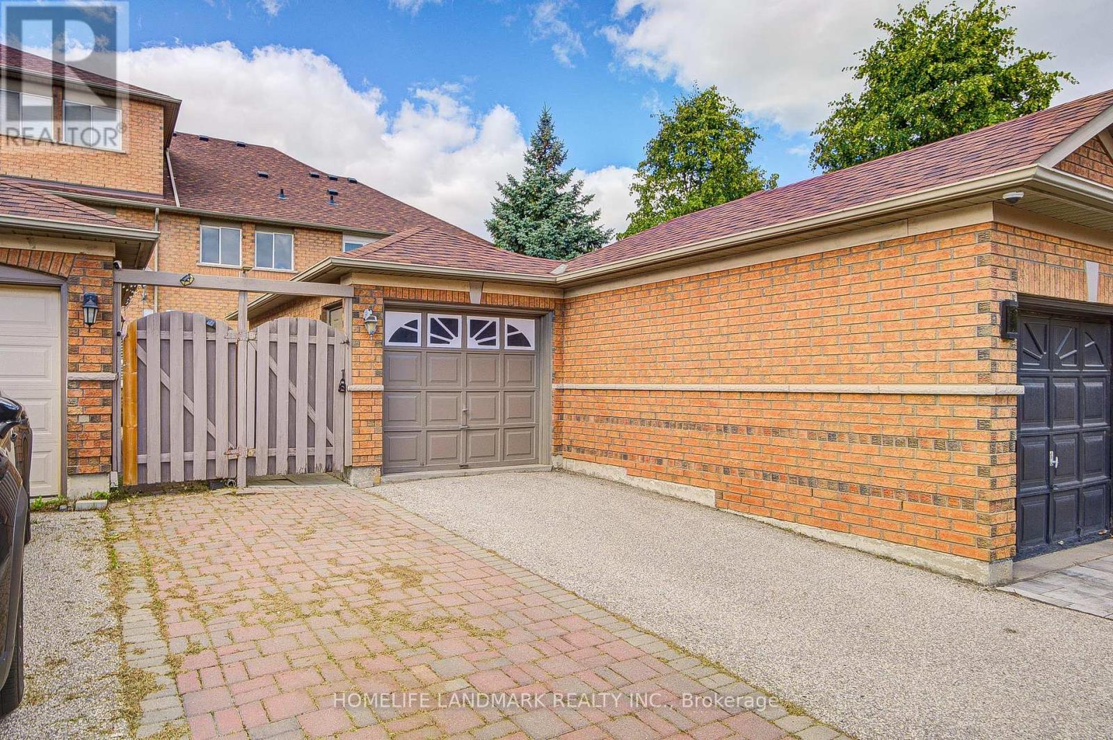 Photo 46 of 27 Bur Oak Avenue, Markham ON