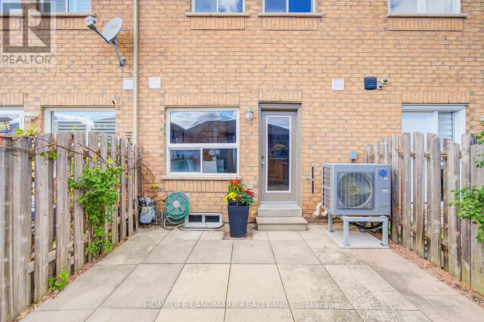 Photo 47 of 27 Bur Oak Avenue, Markham ON