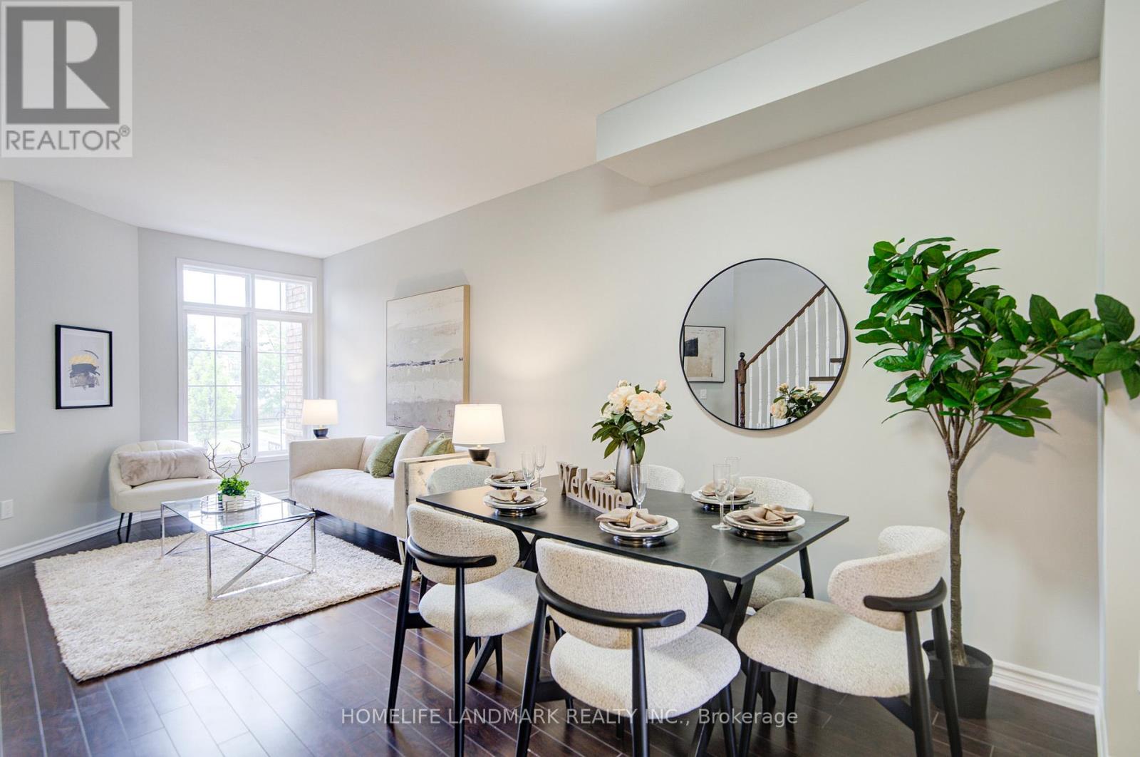 Photo 9 of 27 Bur Oak Avenue, Markham ON