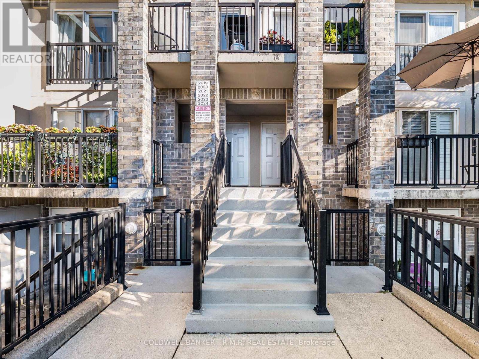 Photo 2 of 2020 125 George Appleton Way, Toronto ON