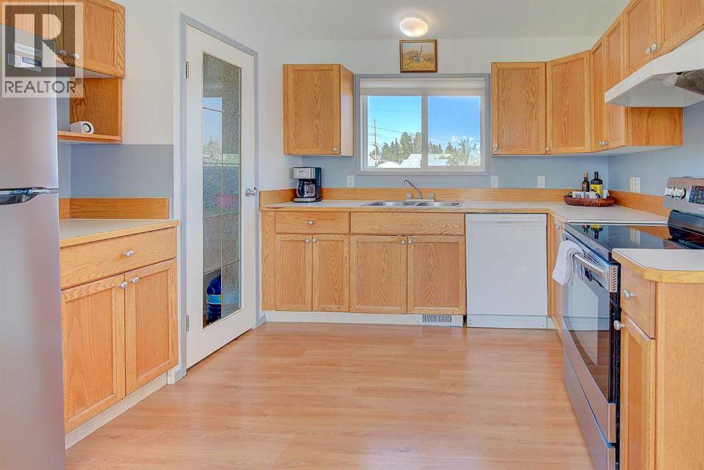 Photo 12 of 4645 52 Avenue, Rimbey AB