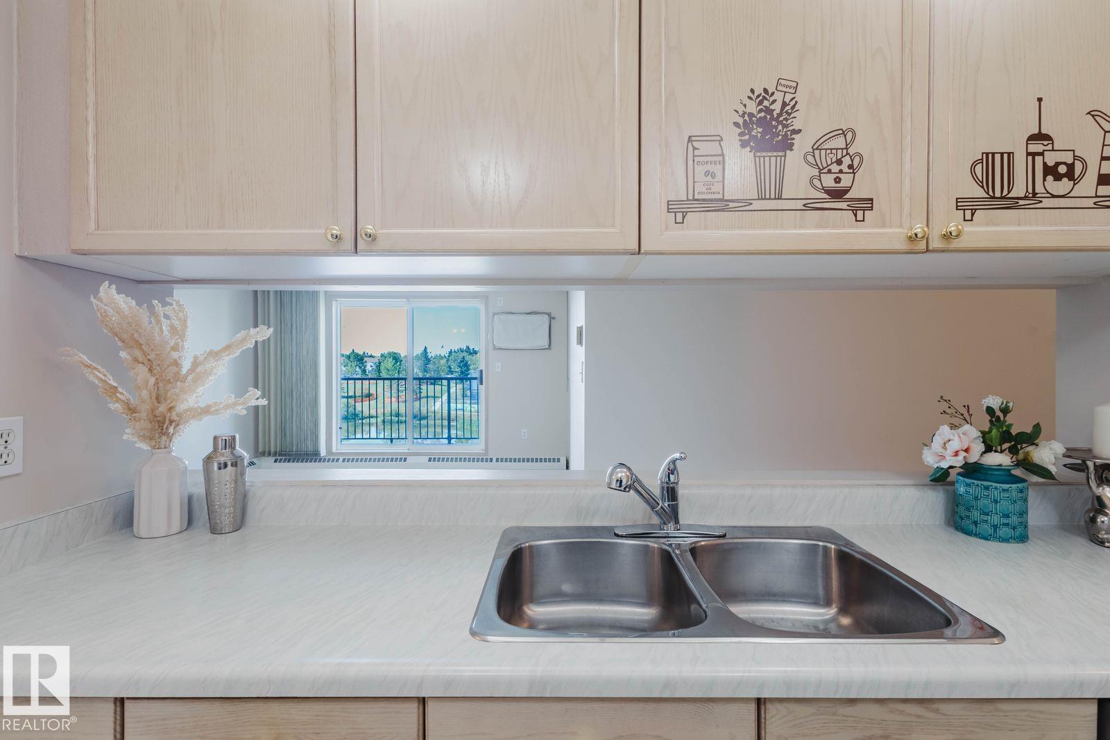 Photo 9 of 334 9620 174 St Nw, Edmonton AB