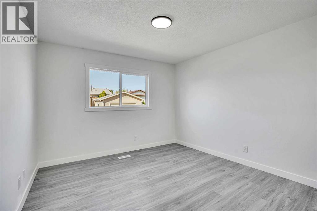 Photo 17 of 60 Whitworth Way Ne, Calgary AB