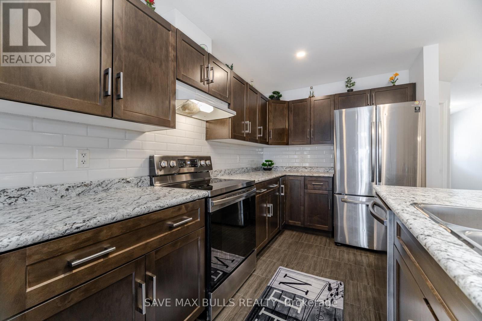 Photo 11 of 127 Acacia Road, Pelham ON