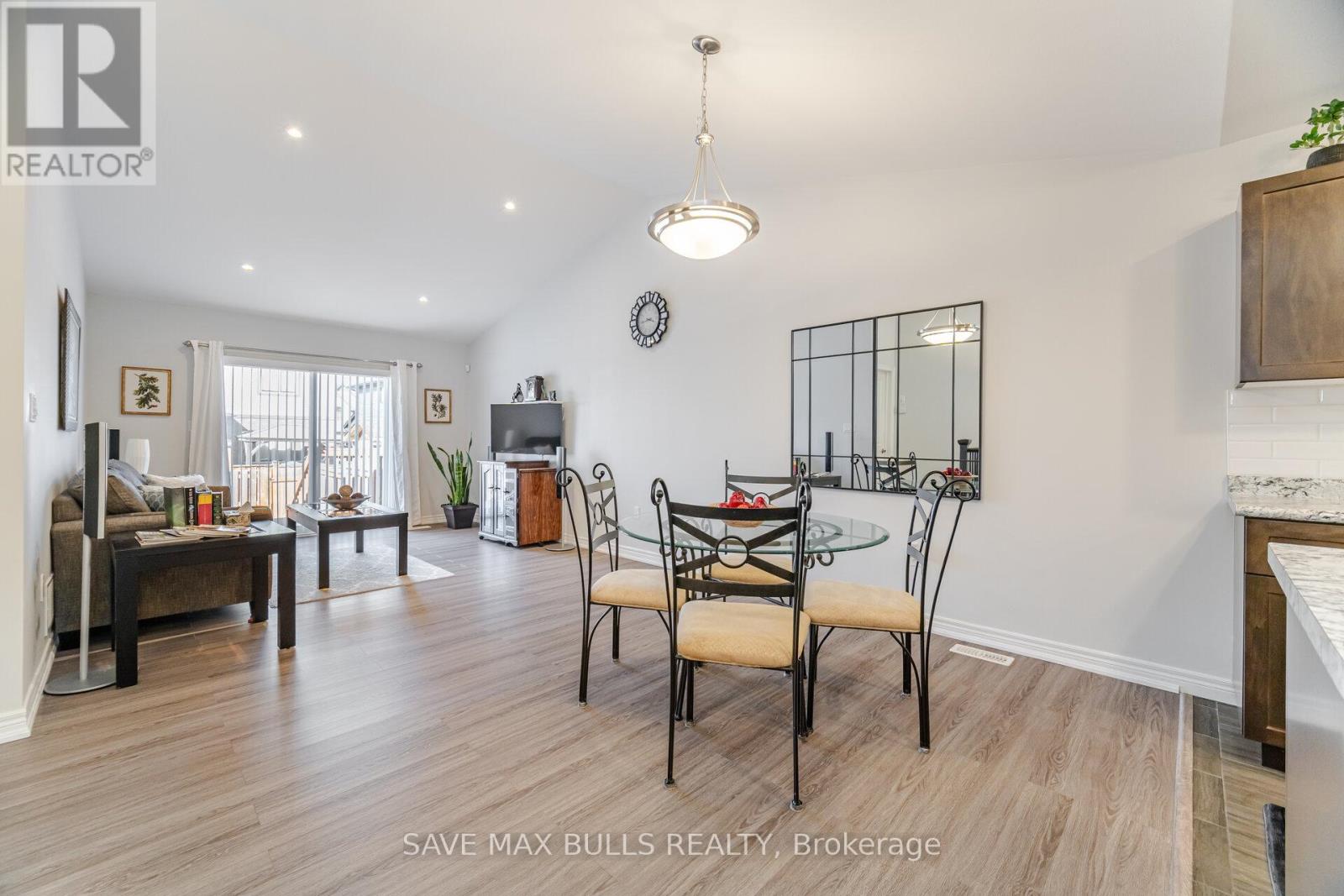 Photo 16 of 127 Acacia Road, Pelham ON