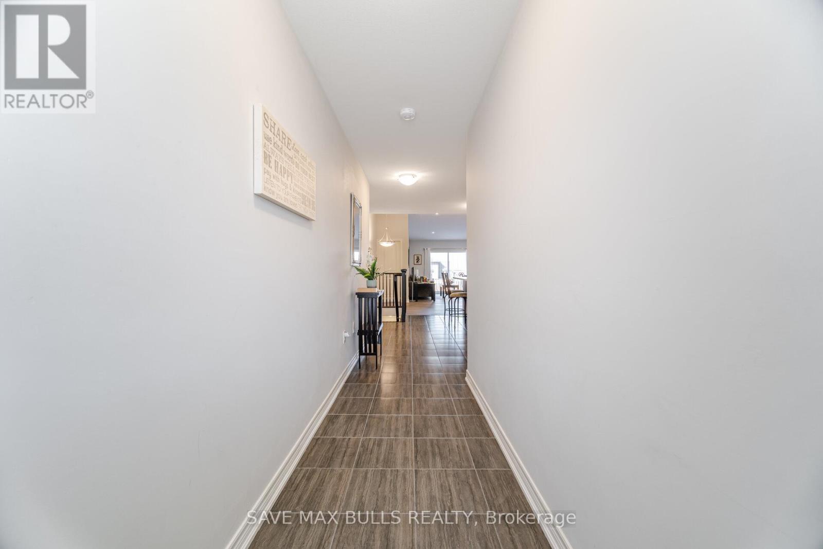 Photo 8 of 127 Acacia Road, Pelham ON