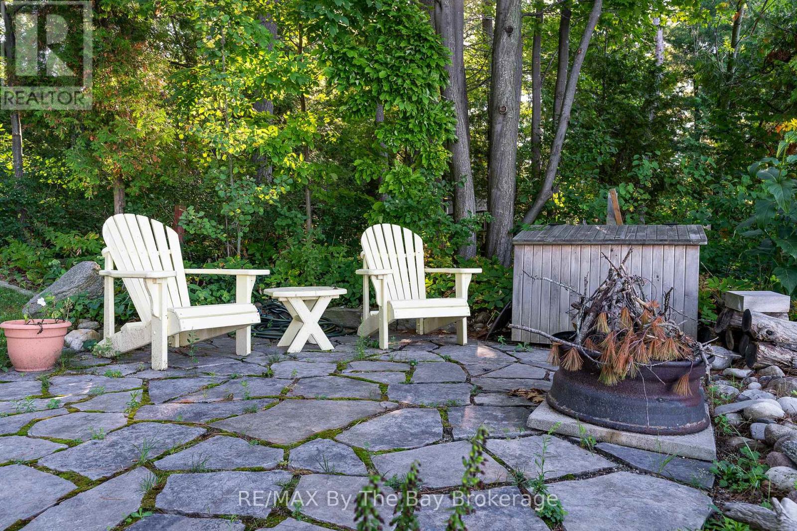 Photo 10 of 38 Willow Drive, Tiny ON