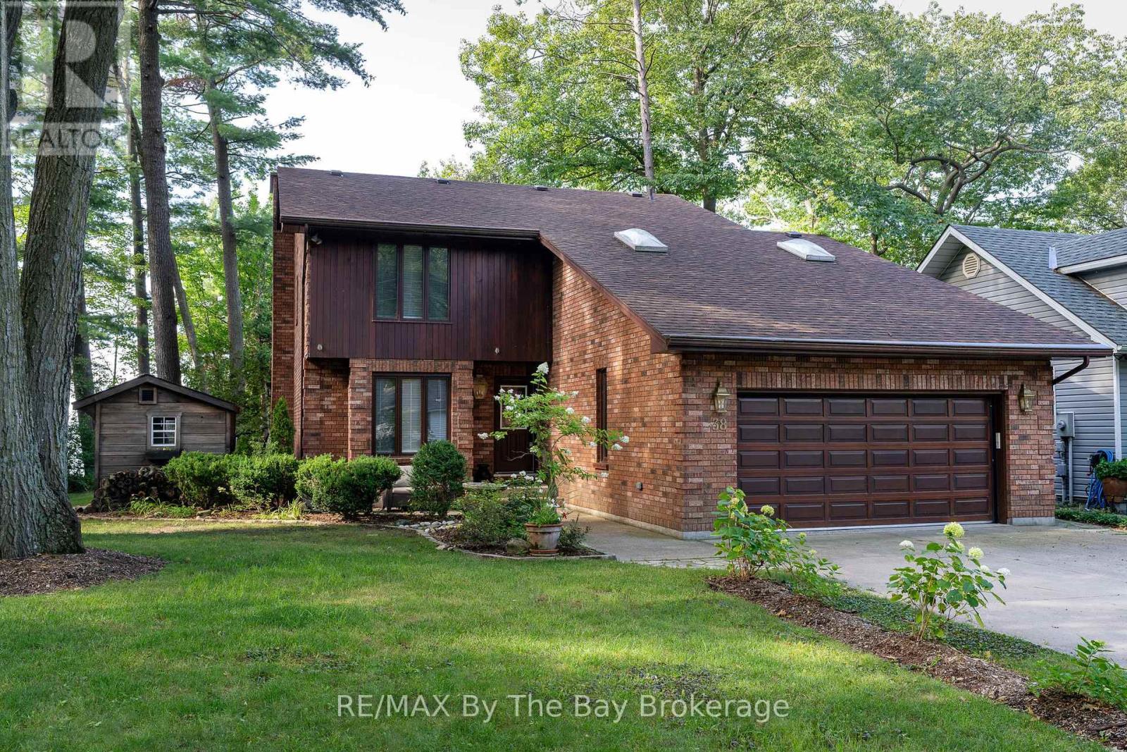 Photo 2 of 38 Willow Drive, Tiny ON
