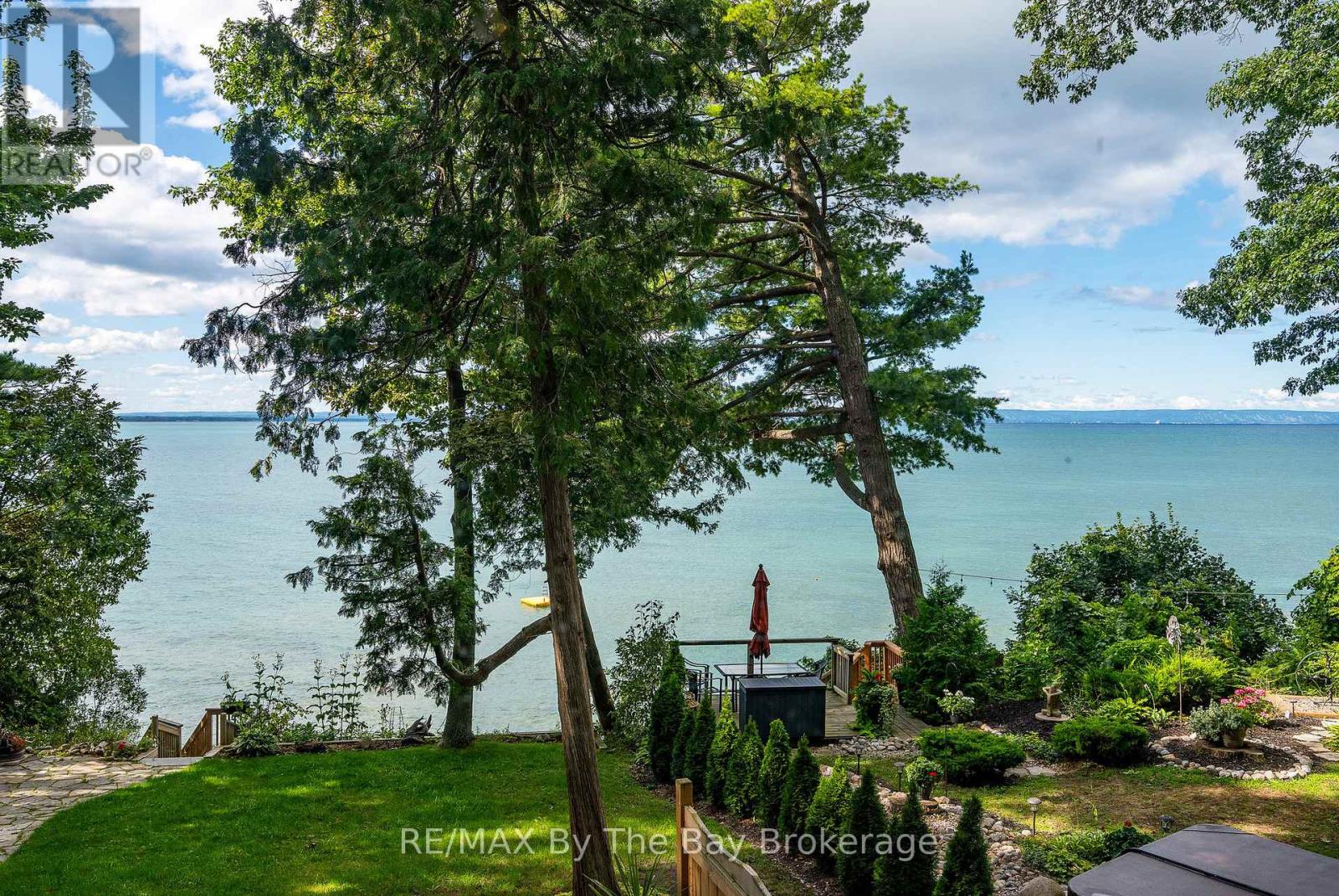Photo 33 of 38 Willow Drive, Tiny ON